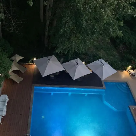 Park And Pool Family *